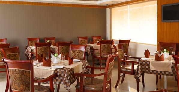 Hotel Gopalapuram International Pollāchi Kültér fotó