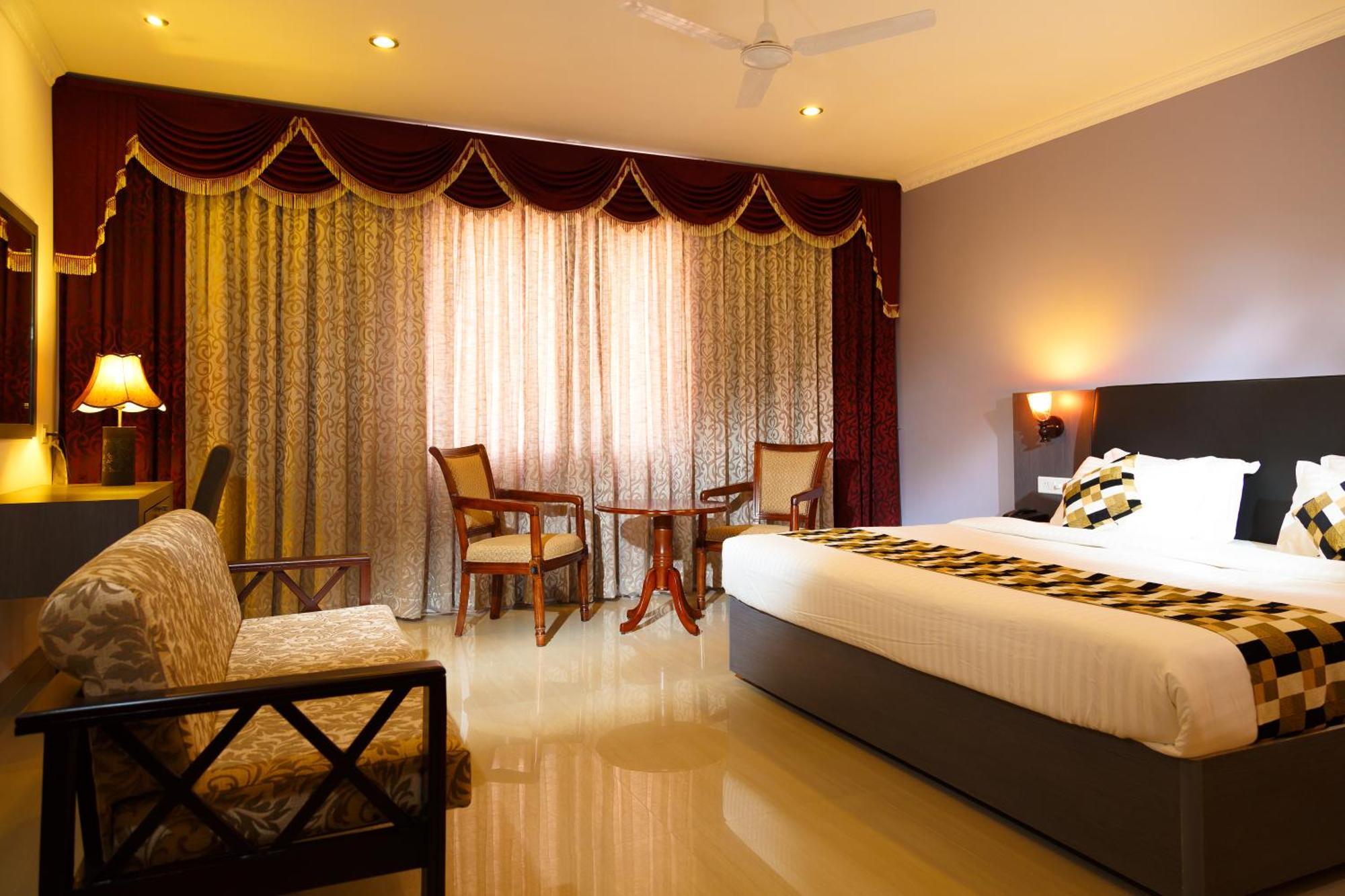 Hotel Gopalapuram International Pollāchi Kültér fotó