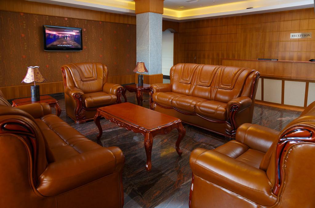 Hotel Gopalapuram International Pollāchi Kültér fotó