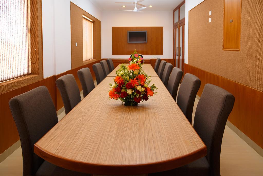 Hotel Gopalapuram International Pollāchi Kültér fotó