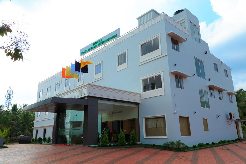 Hotel Gopalapuram International Pollāchi Kültér fotó