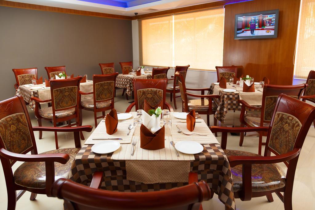 Hotel Gopalapuram International Pollāchi Kültér fotó