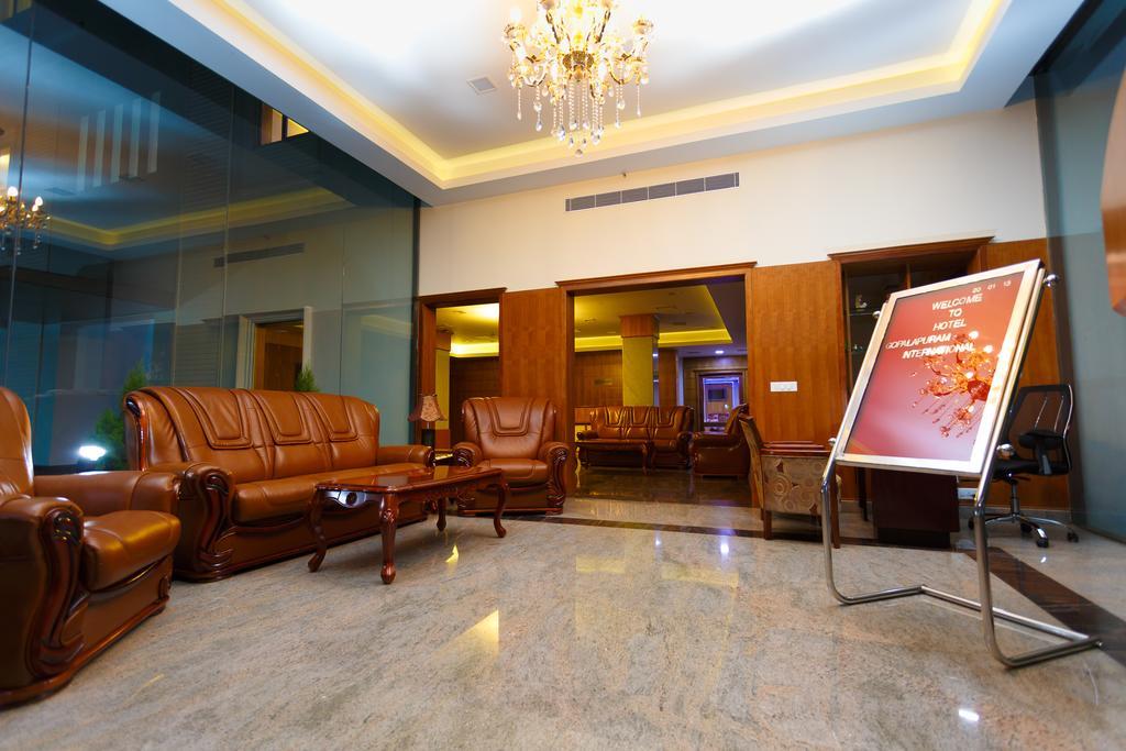 Hotel Gopalapuram International Pollāchi Kültér fotó