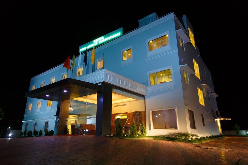 Hotel Gopalapuram International Pollāchi Kültér fotó
