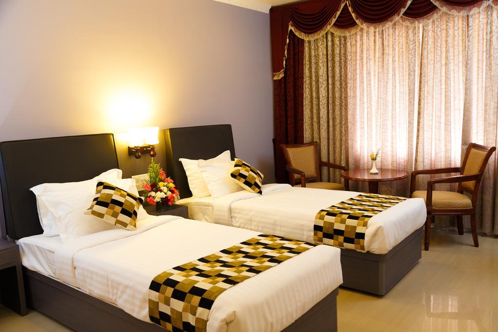 Hotel Gopalapuram International Pollāchi Kültér fotó