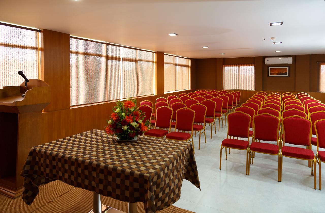 Hotel Gopalapuram International Pollāchi Kültér fotó